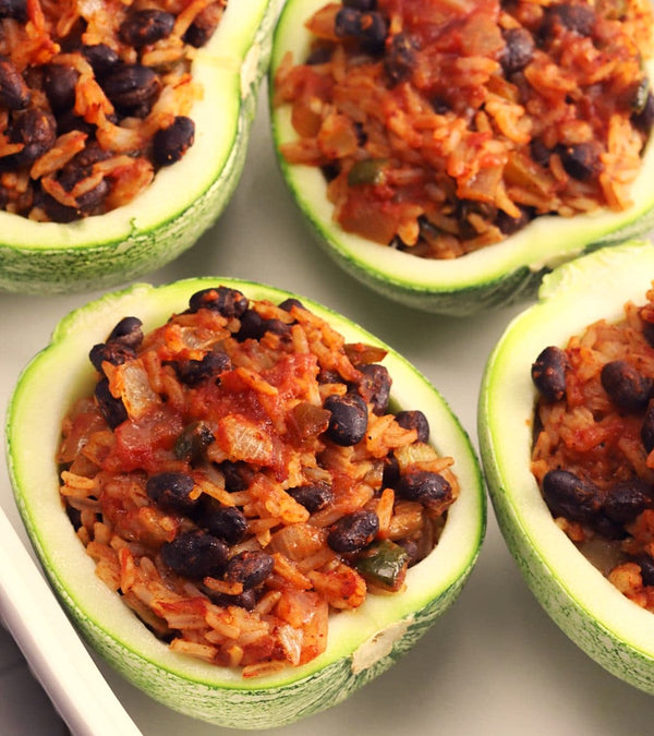 U dugonasini erining xorozini soradi. U dugonasini erining xorozini soradi.